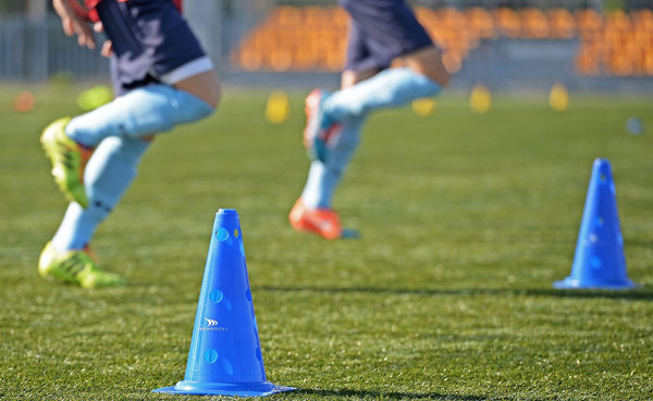 Pachołek wysoki z otworami, dziurami 38 cm Niebieski