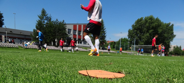 Znaczniki pola płaskie (maty znakujące) - zestaw 20 szt. żółto-pomarańczowe