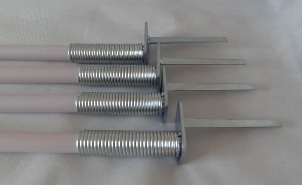 Flagi narożne na sprężynach wbijane, chorągiewki 4 sztuki