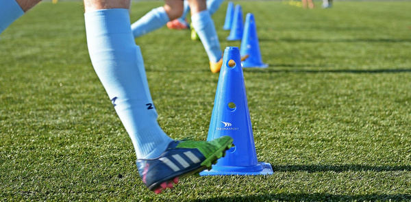 Pachołek wysoki z otworami, dziurami 38 cm Niebieski