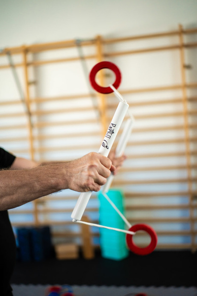 Rotatio – przyrząd do ćwiczeń w domu na kręgosłup i koordynację Czarny