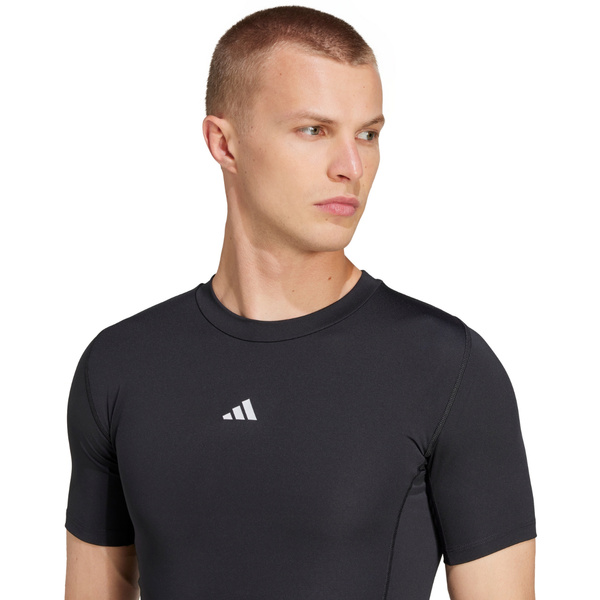 Koszulka męska adidas Techfit Short Sleeve Tee czarna JP4674